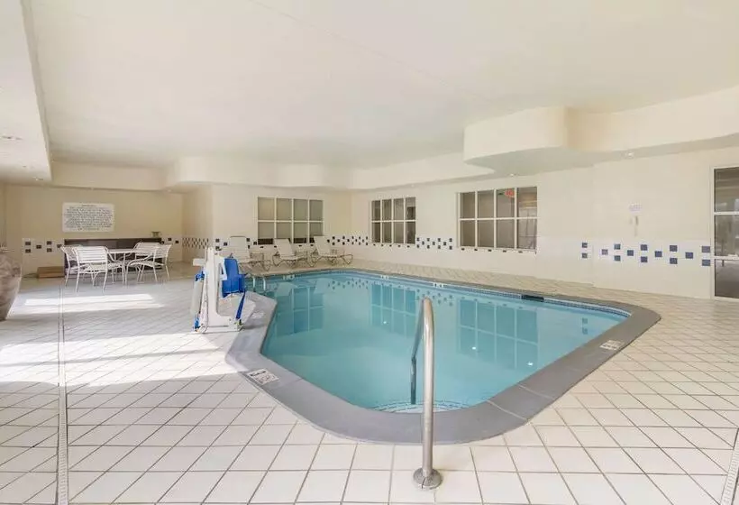 ホテル Comfort Inn & Suites