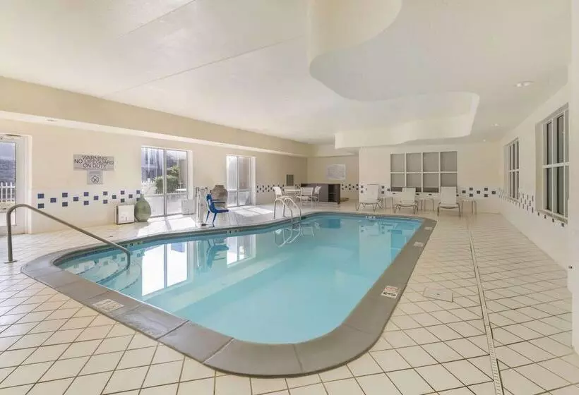 ホテル Comfort Inn & Suites