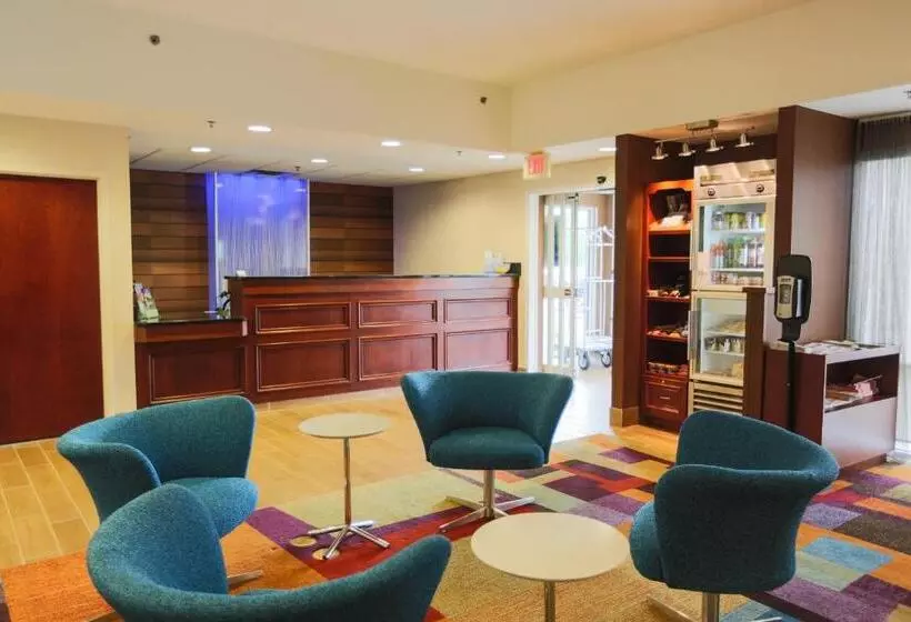 ホテル Comfort Inn & Suites