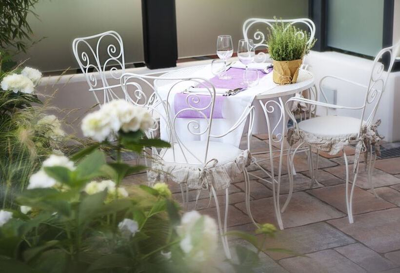 D Place Hotel & Suite