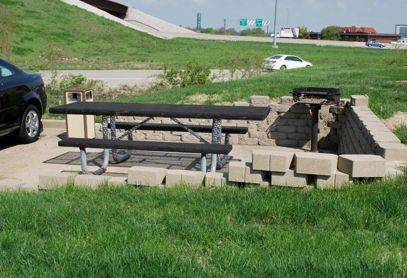 ホテル Extended Stay America Suites  St. Louis  Westport  Central