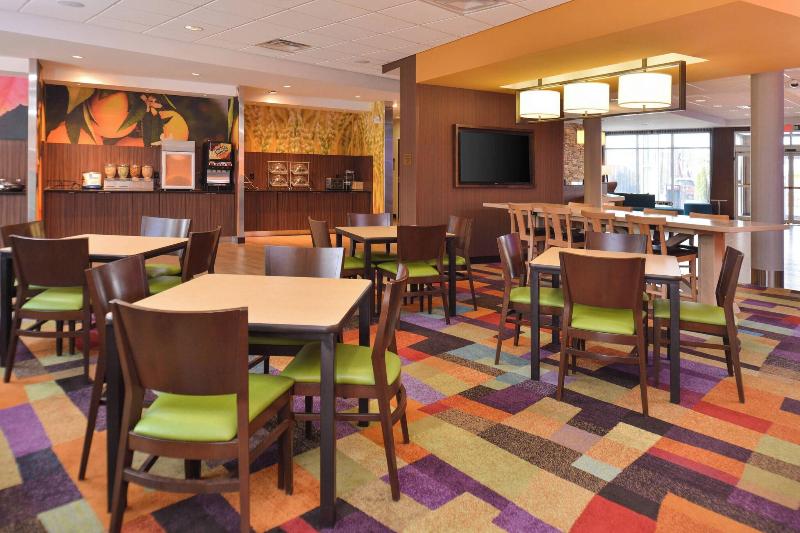 בית מלון כפרי Fairfield Inn And Suites By Marriott Calhoun