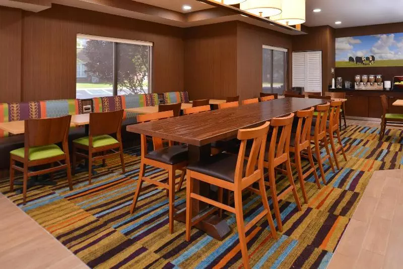 هتل Fairfield Inn & Suites Louisville North