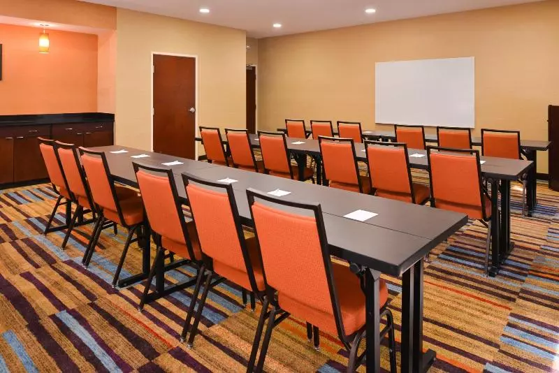 هتل Fairfield Inn & Suites Louisville North