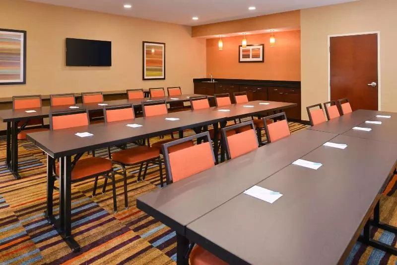 هتل Fairfield Inn & Suites Louisville North