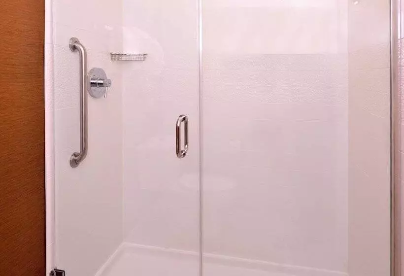 هتل Fairfield Inn & Suites Louisville North