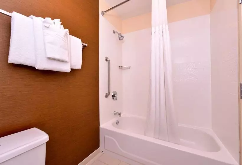 هتل Fairfield Inn & Suites Louisville North