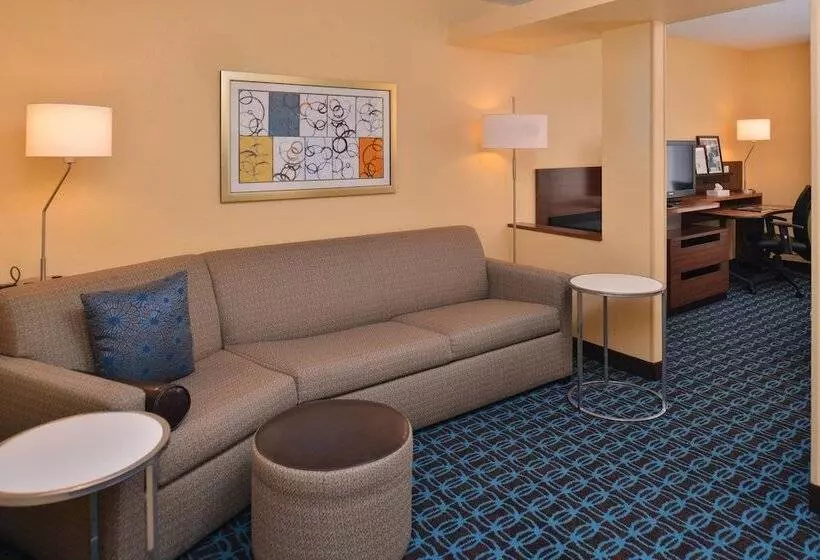 هتل Fairfield Inn & Suites Louisville North