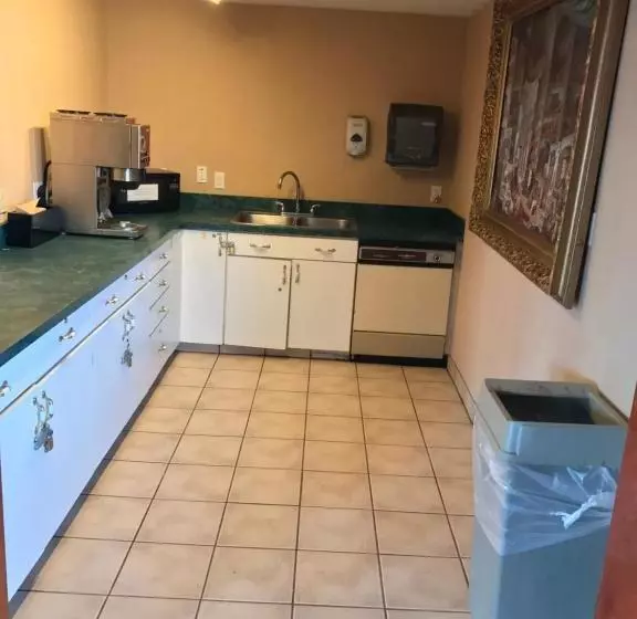 ホテル Home Town Inn