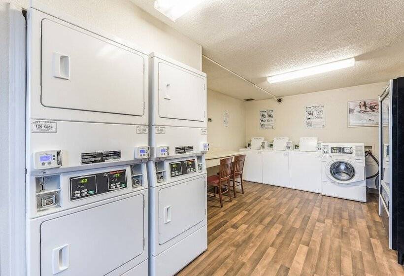 酒店 Hometowne By Red Roof Studios Cincinnati Sharonville