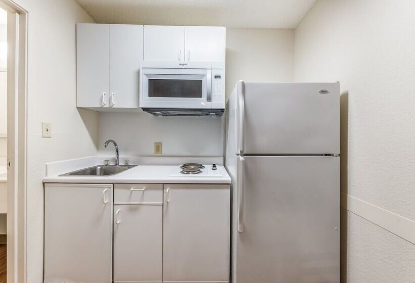 酒店 Hometowne By Red Roof Studios Cincinnati Sharonville