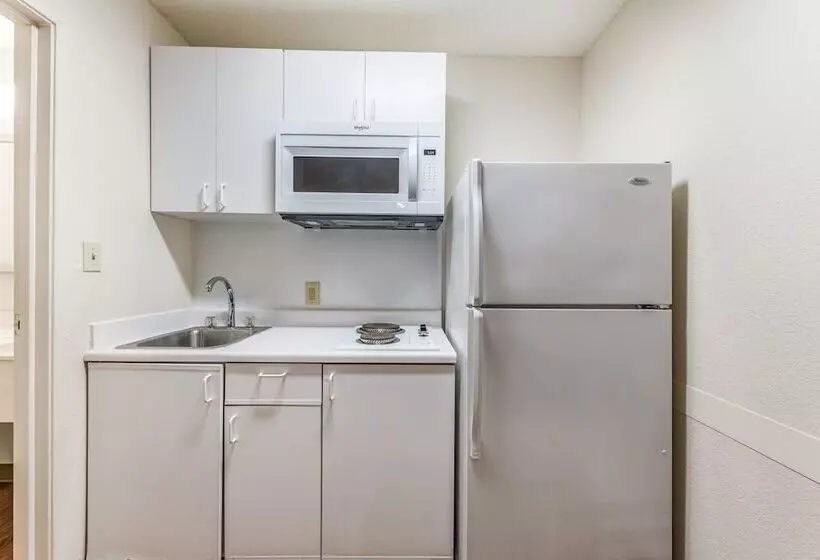 Szálloda Hometowne By Red Roof Studios Cincinnati   Sharonville