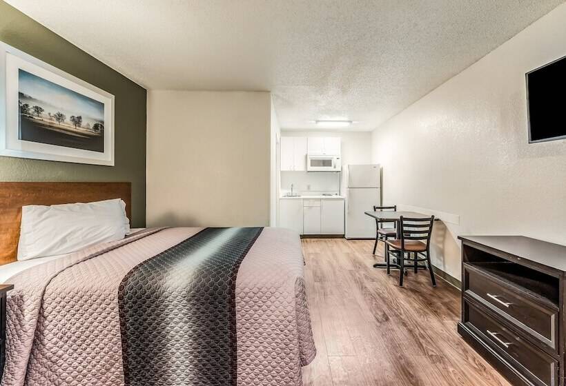 酒店 Hometowne By Red Roof Studios Cincinnati Sharonville