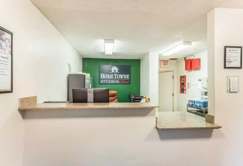 Szálloda Hometowne By Red Roof Studios Cincinnati   Sharonville