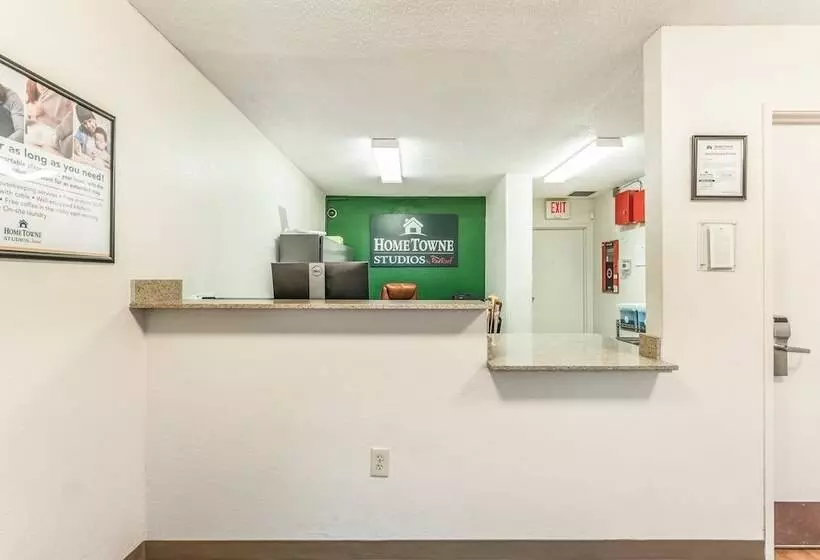 Szálloda Hometowne By Red Roof Studios Cincinnati   Sharonville