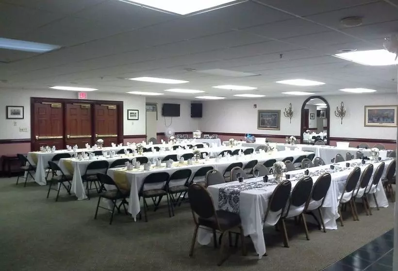 Отель Plantation Inn & Suites Jackson