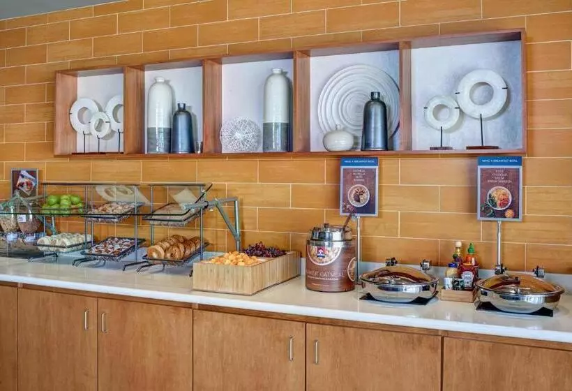 Отель Springhill Suites By Marriott Saginaw