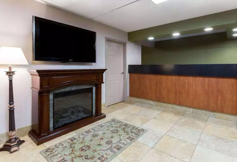 فندق Super 8 By Wyndham Strongsville/cleveland