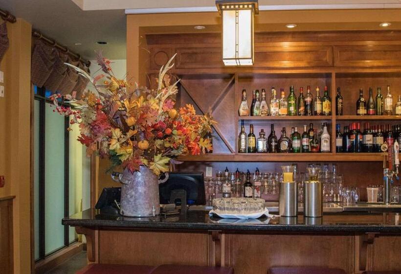 Resort Calabogie Peaks Hotel, Ascend Hotel Collection