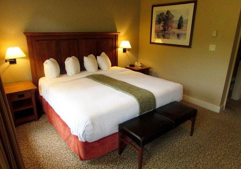 Resort Calabogie Peaks Hotel, Ascend Hotel Collection