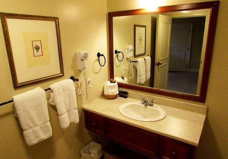 Resort Calabogie Peaks Hotel, Ascend Hotel Collection