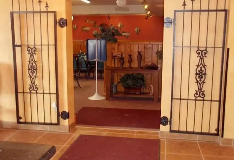 Roseau Motel And Diner