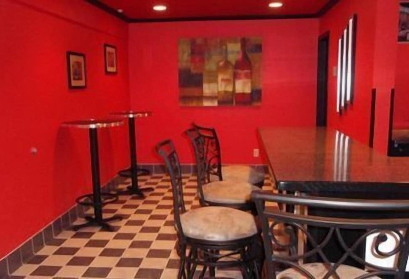 Roseau Motel And Diner