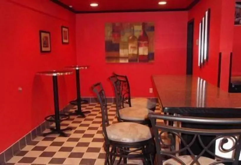 Roseau Motel And Diner