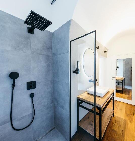 هاستل Lieperts Cafè Dinners