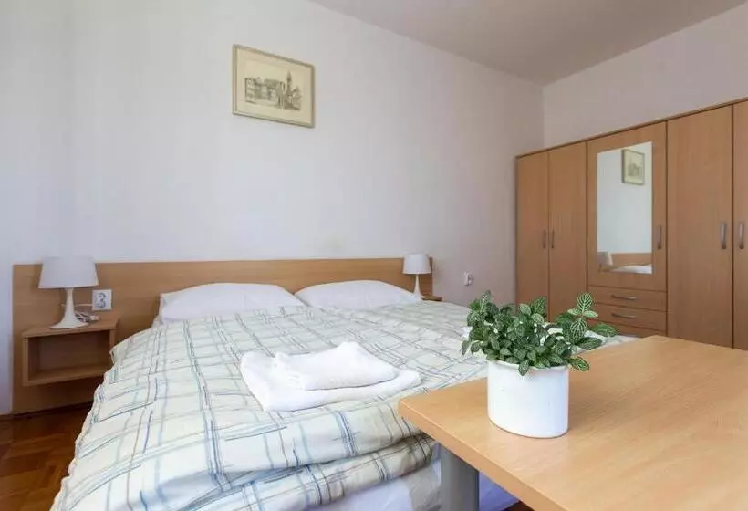 پانسیون Apartments And Rooms Ješelnik