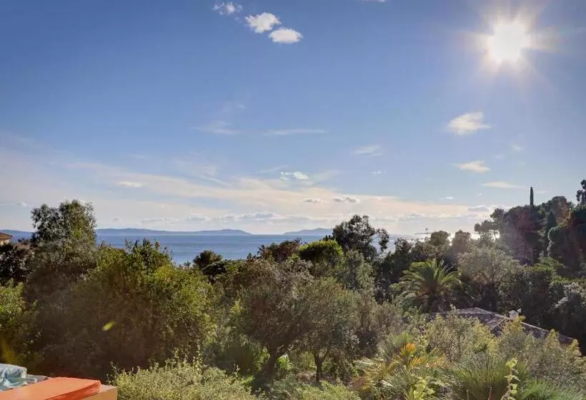 ペンション Les Iles D Or