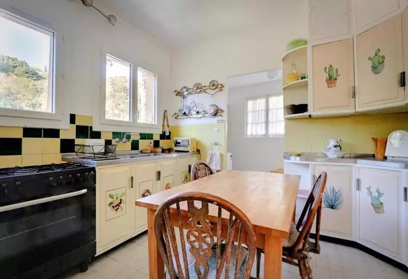 ペンション Les Iles D Or