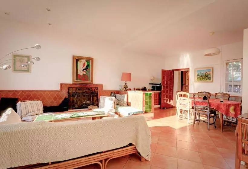 ペンション Les Iles D Or