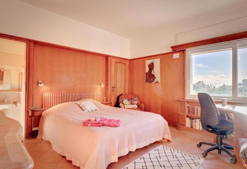 بنسيون Les Iles D Or