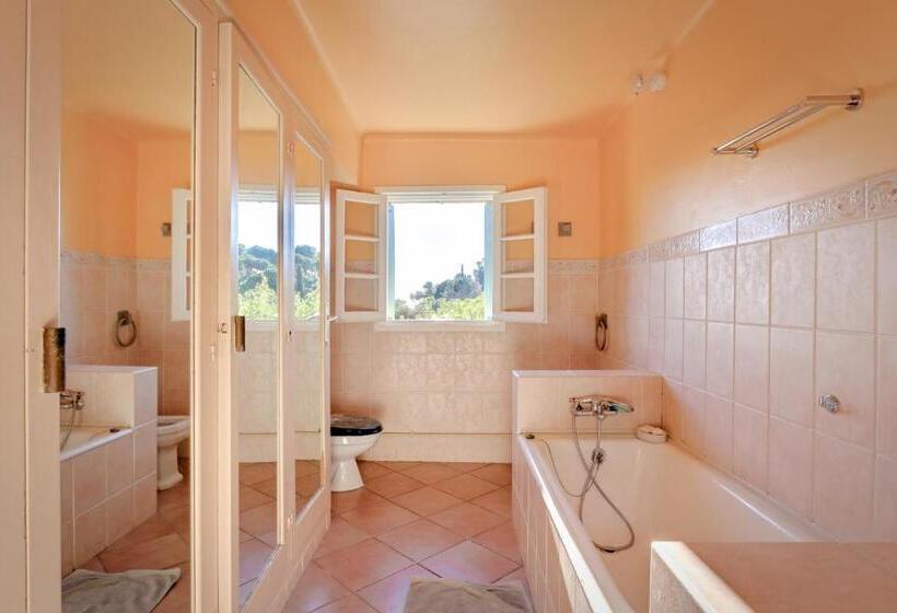 بنسيون Les Iles D Or