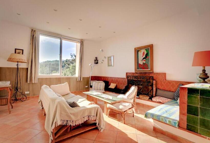 بنسيون Les Iles D Or