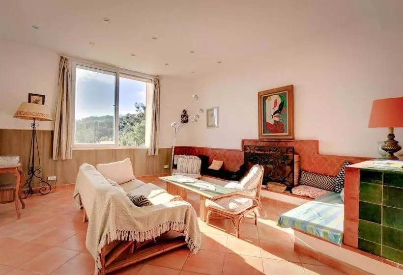 ペンション Les Iles D Or