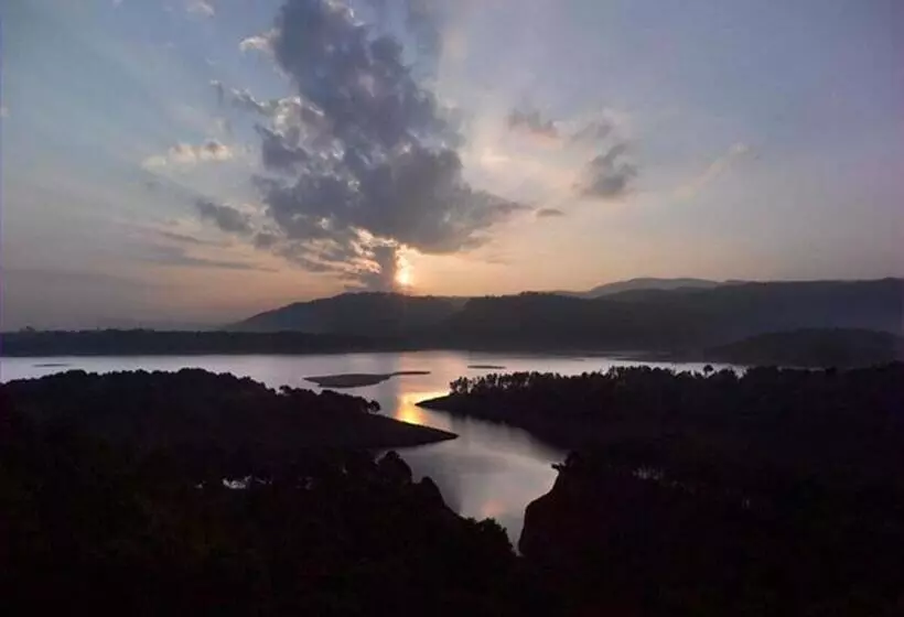 リゾートホテル Ri Kynjai Serenity By The Lake
