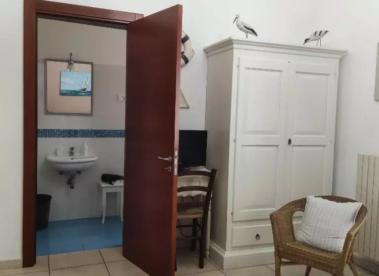 تختخواب و صبحانه Mediterraneo Camere