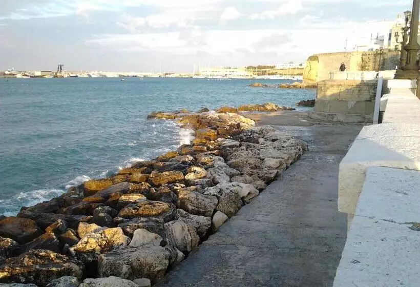 تختخواب و صبحانه Mediterraneo Camere