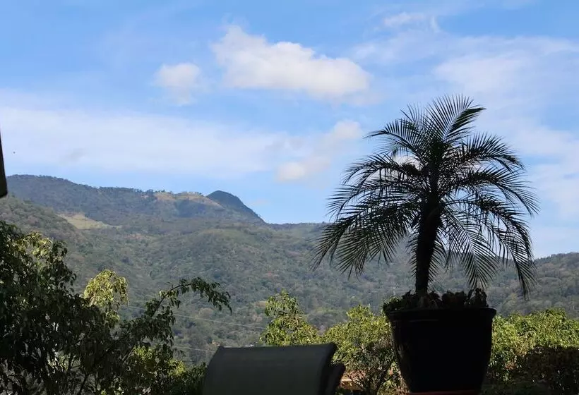 Casa De Montaña Bed & Breakfast