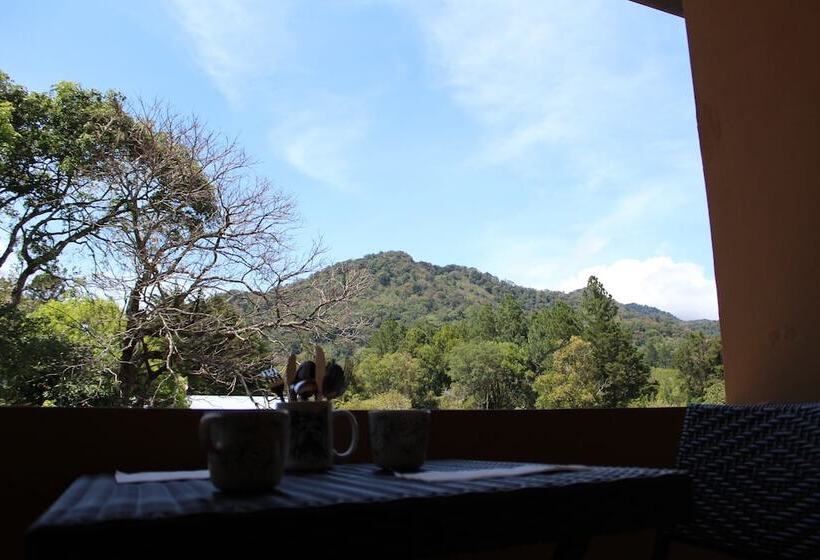 Casa De Montaña Bed & Breakfast