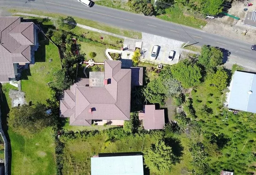 Casa De Montaña Bed & Breakfast