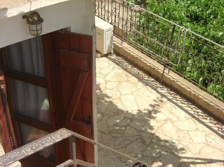 هتل Patriko Traditional Residence