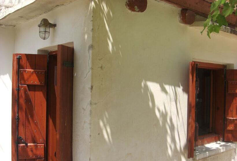 هتل Patriko Traditional Residence