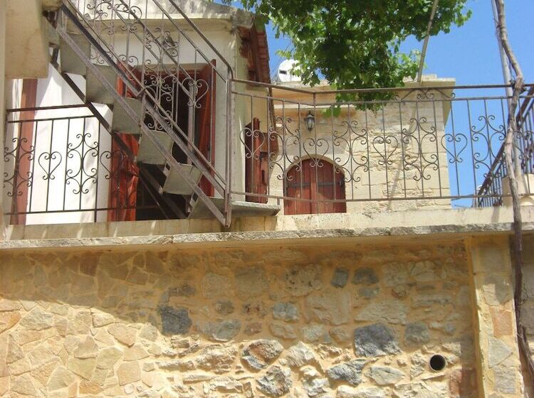 هتل Patriko Traditional Residence