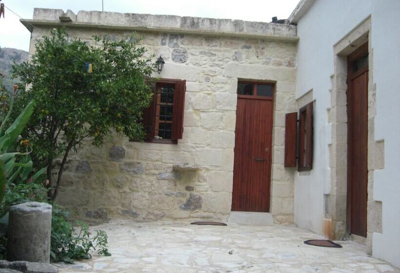 هتل Patriko Traditional Residence