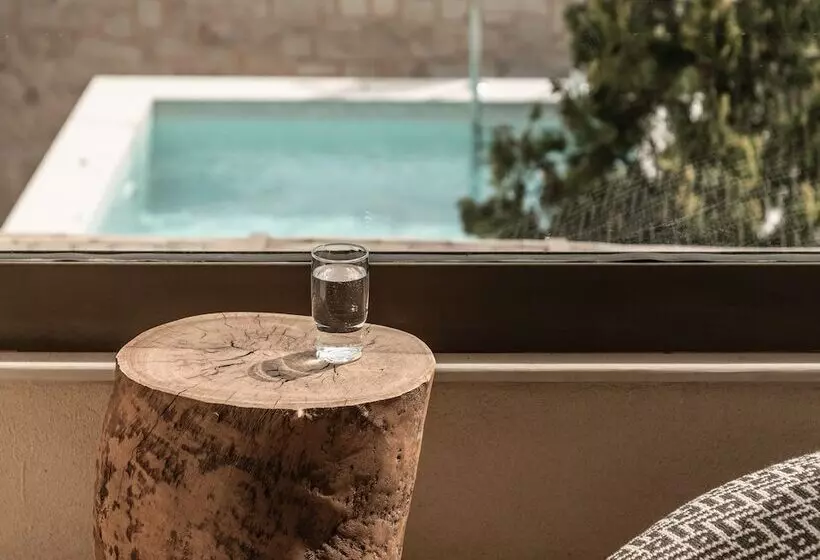 Manili Boutique Suites & Villas