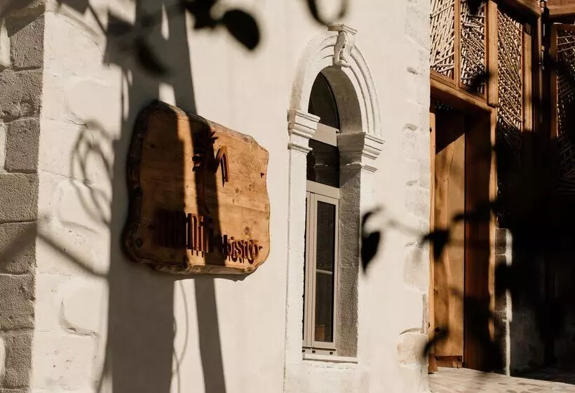 Manili Boutique Suites & Villas