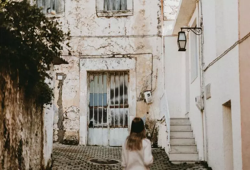 Manili Boutique Suites & Villas